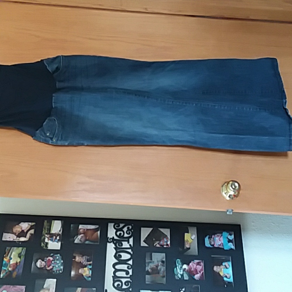 Maternity jeans, full belly